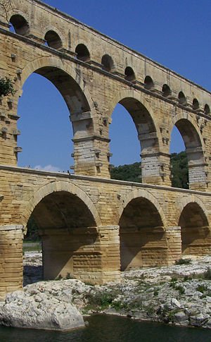 Pont du Gard in Frankryk, ’n antieke Romeinse akwaduk wat omstreeks 19 v.C. gebou is.